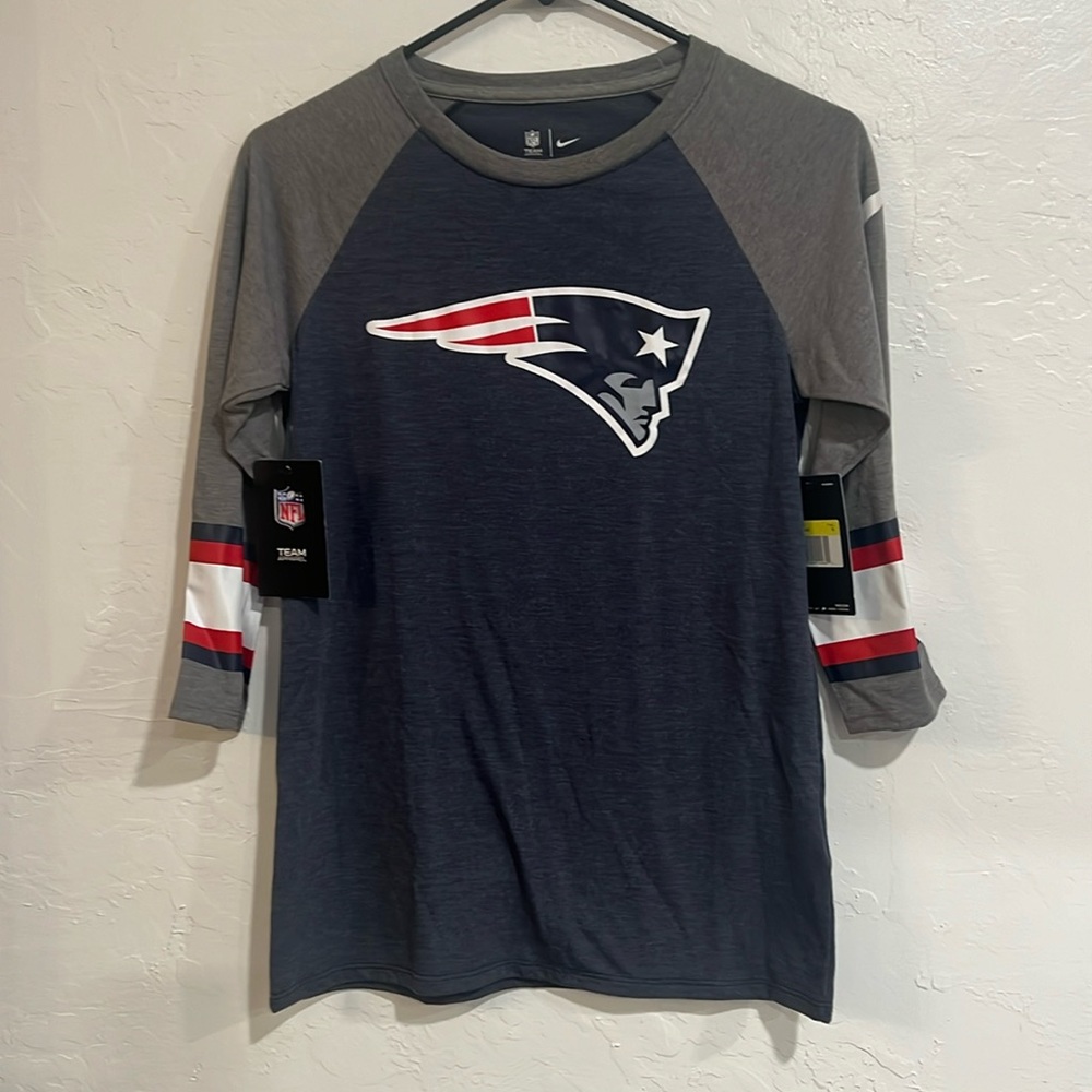 Patriots NFL NIKE Woman’s shirt size S NWT